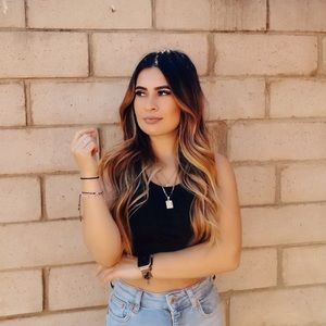 Meet your Posher, Deya